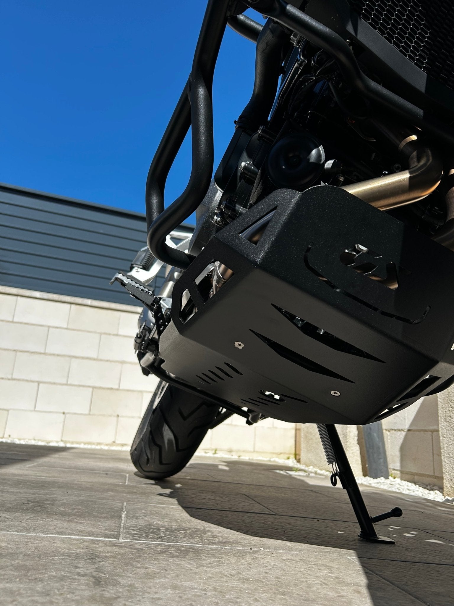 Cubre cárter aluminio F800Gs 24 - Moto_ajustes