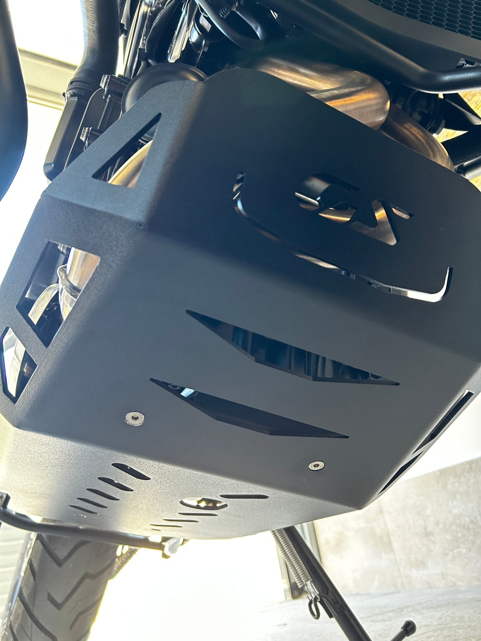 Cubre cárter aluminio F800Gs 24 - Moto_ajustes