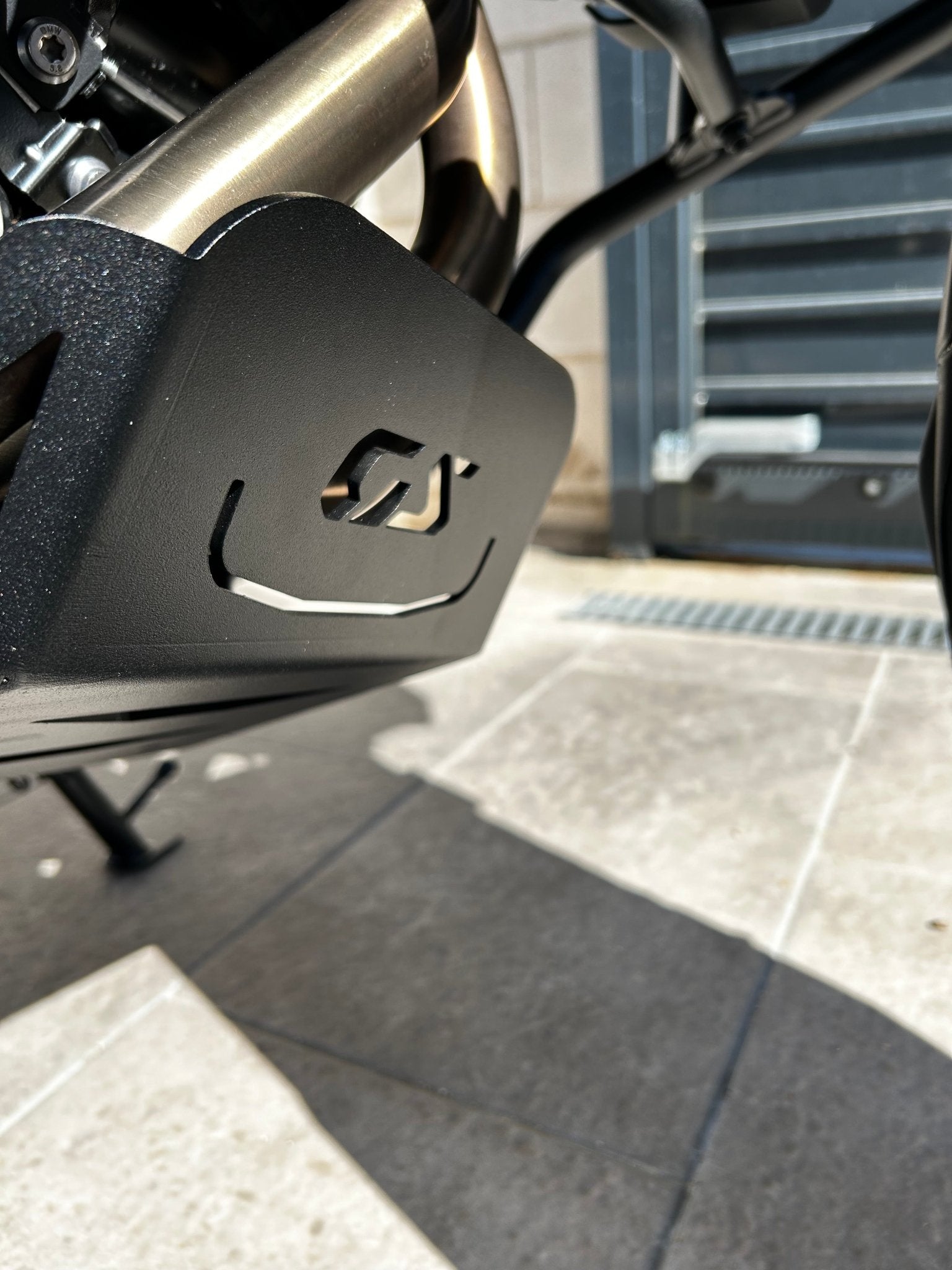 Cubre cárter aluminio F800Gs 24 - Moto_ajustes